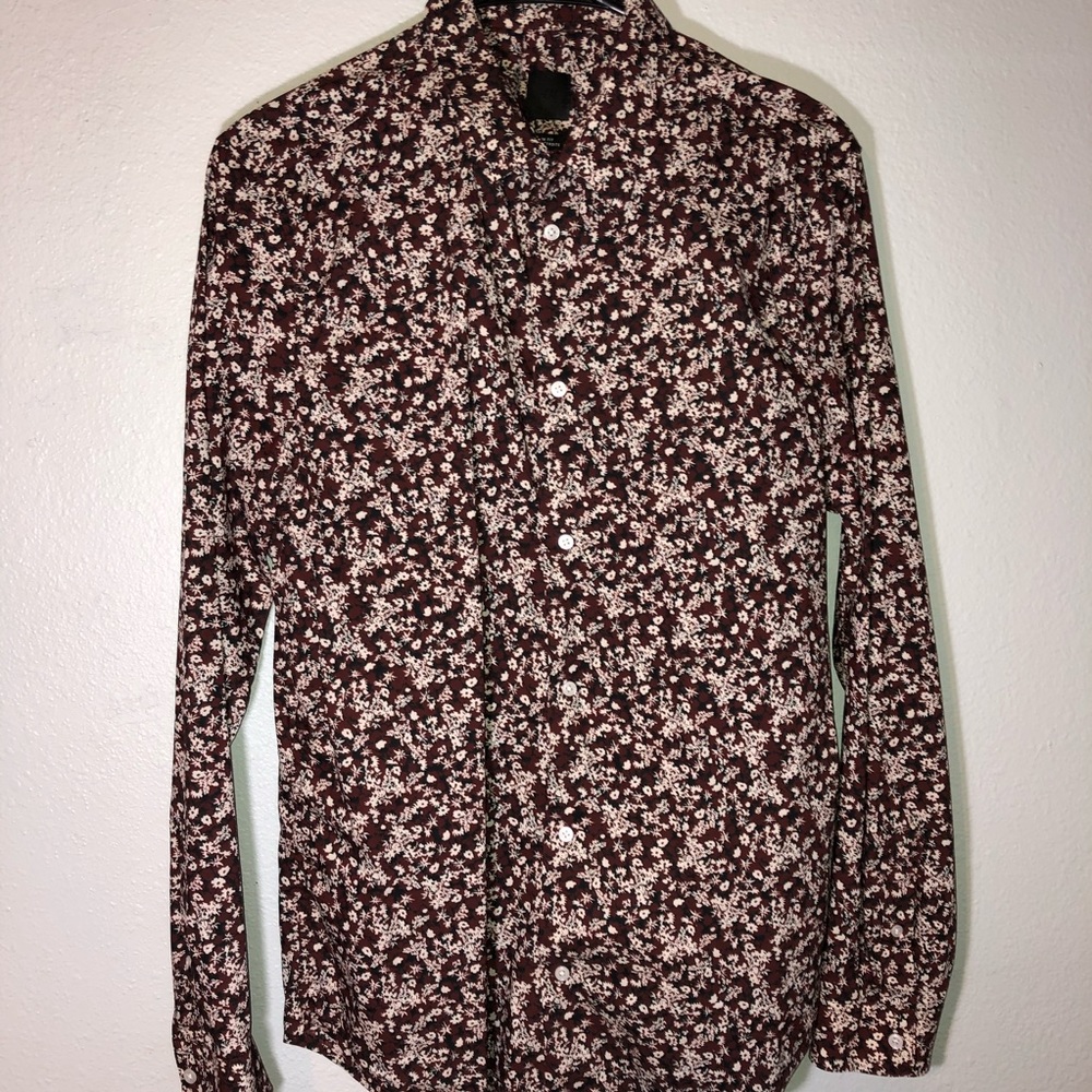 H&M button up crew tee. Multi-color floral. Size M